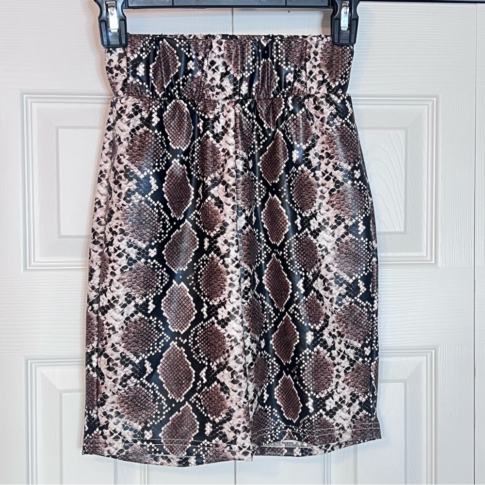 ByEGREIS Miley PYTHON PRINT FAUX LEATHER BIKER SHORTS SIZE Small